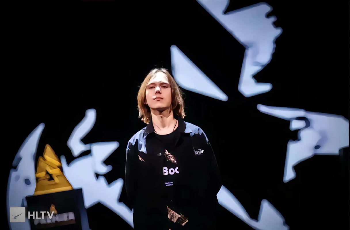 很难在巨大的优势下输掉比赛！Gideon和Lillia在团战中击杀了四个 Nongshim RedForce ，其中两个上了高地，赢回了一局比赛