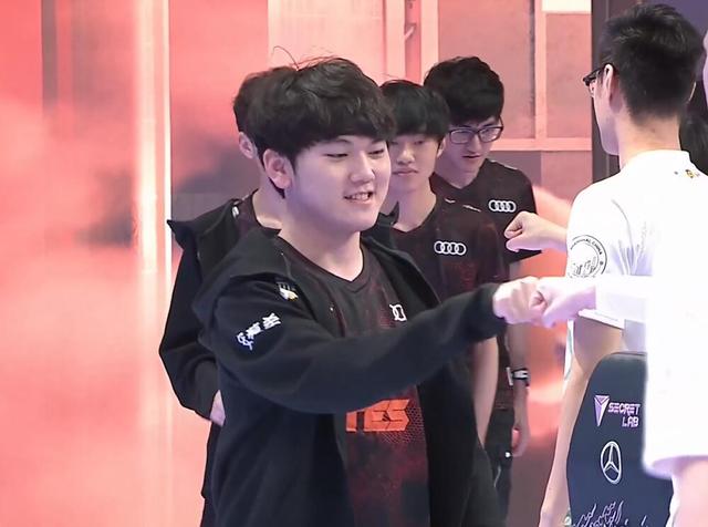 Keal：LPL有很多场馆，来回移动对于我来说比较不方便